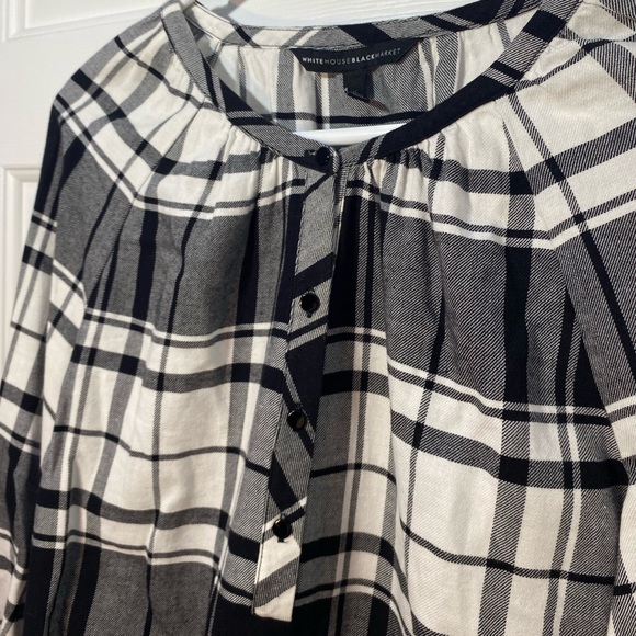 White House Black Market Black/White Plaid Popover Shirt size 6 - Picture 4 of 6